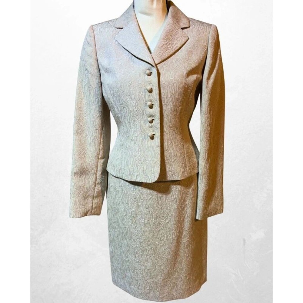 Tahari Arthur S Levine Petite Champagne Jacquard Skirt Suit Size 2P Lined